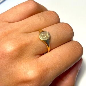 SOLID GOLD INITIAL SIGNET RING